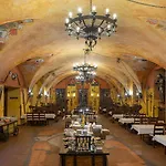 Pytloun Old Armoury Prague, Stara Zbrojnice فندق