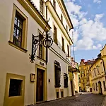 Pytloun Old Armoury Prague, Stara Zbrojnice