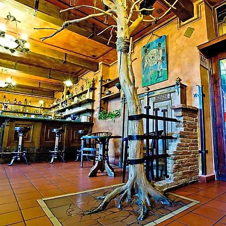 Pytloun Old Armoury Prague, Stara Zbrojnice פראג