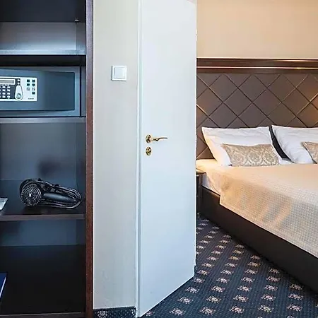 Pytloun Old Armoury Prague, Stara Zbrojnice 4*